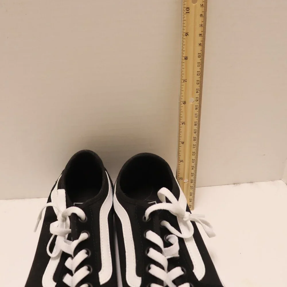 Vans Lace Up with Rounded Toes Men's Sneakers Size 10 Black with White Trim